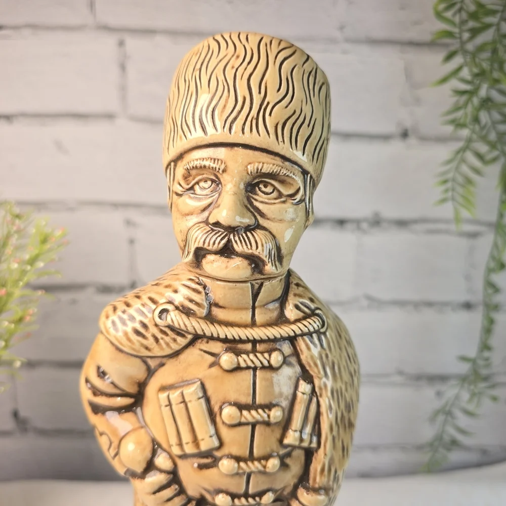 VINTAGE ALBERTA MOLDS CERAMIC RUSSIAN MAN VODKA DECANTER BARWARE MID CENTURY